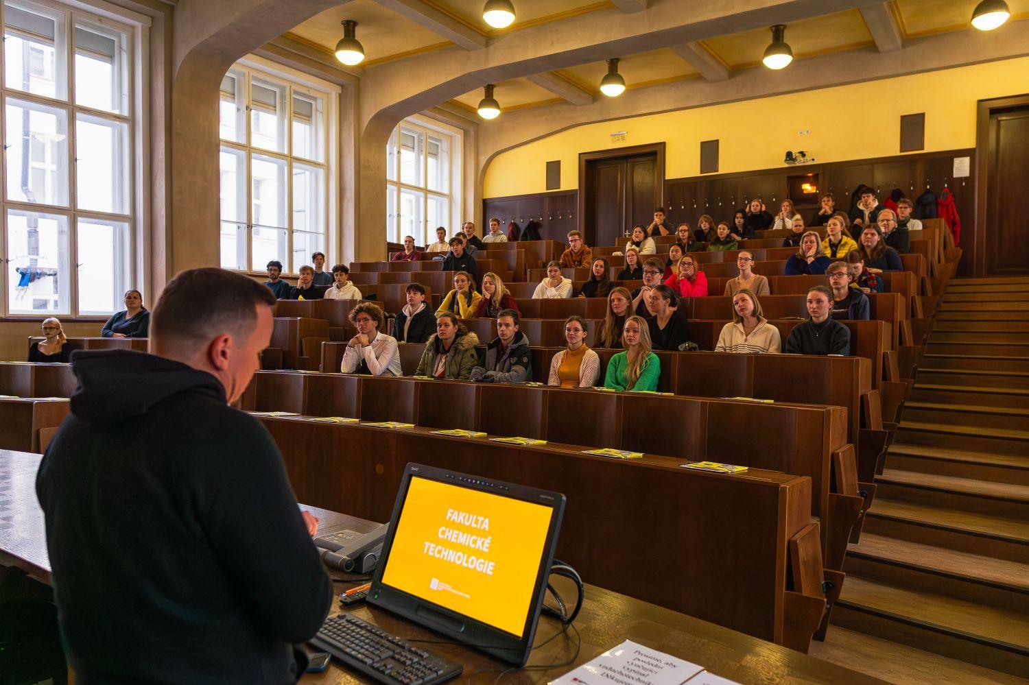 Den otevřených dveří VŠCHT