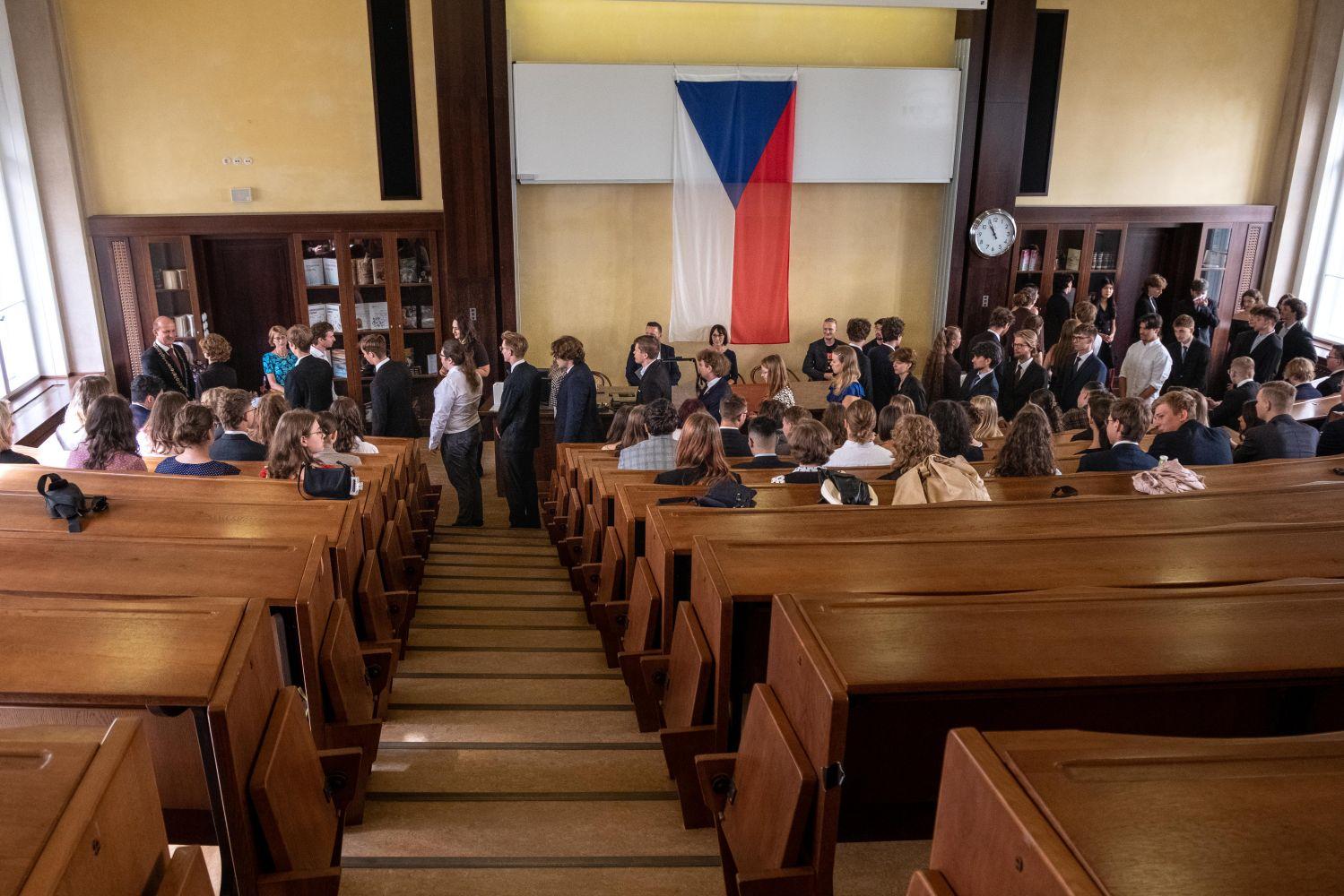 Imatrikulace nových bakalářských studentů