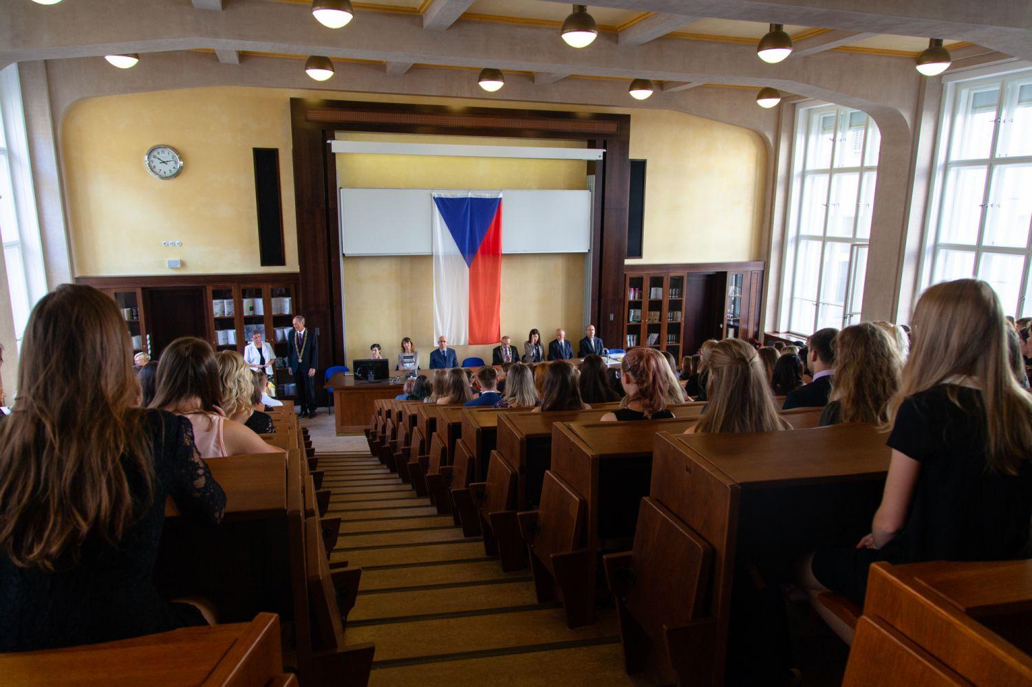 Noví studenti se stali členy akademické obce VŠCHT Praha