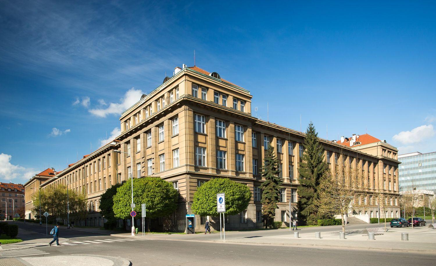 Mezinárodní letní škola o pokrocích ve vývoji léčiv znovu v Praze