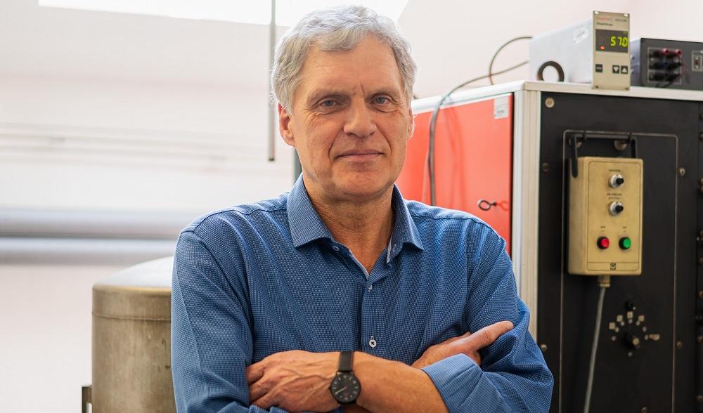 Půjde vyrábět amoniak z vody a vzduchu za využití slunečního záření?