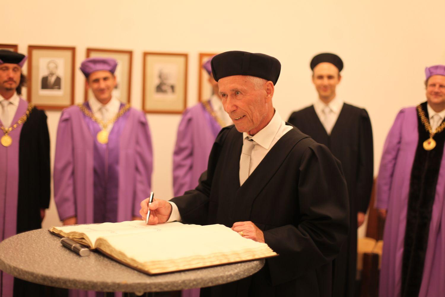 Profesor Hanika oceněn medailí Josefa Hlávky