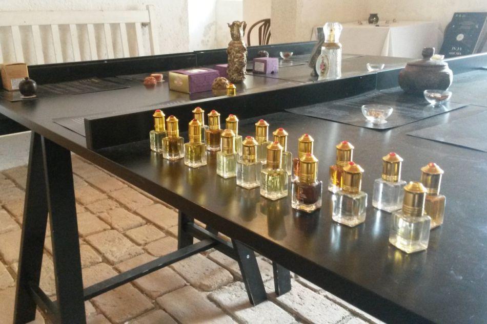 v-klastere-v-kladrubech-otevreli-specialni-expozici-venovanou-vunim-a-parfemum