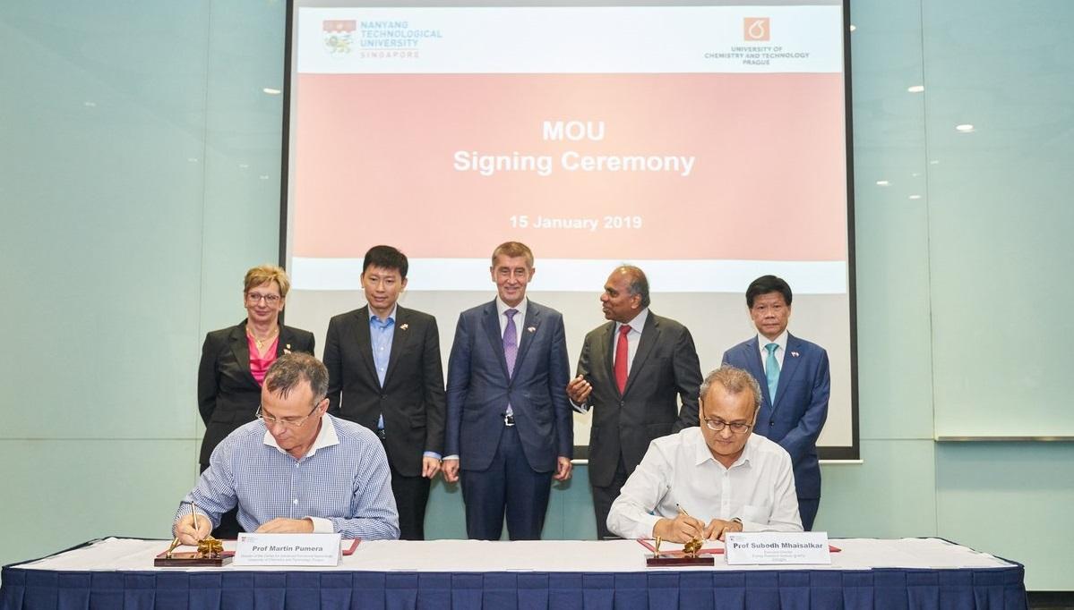 Pumera signing ceremony