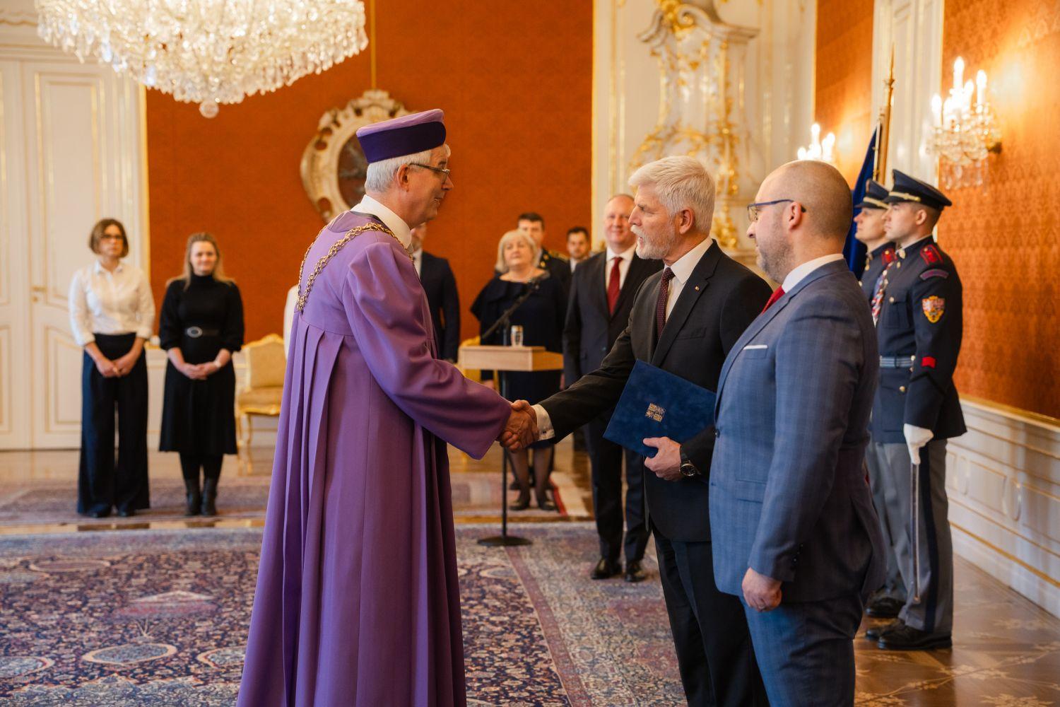 Profesor Pospíšil jmenován rektorem VŠCHT Praha